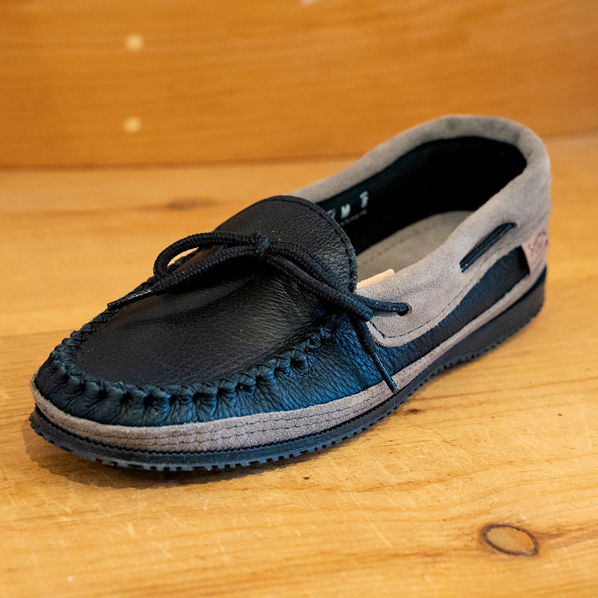 "Laurentian Chief Moccasins, insole, sole appliqué, indian sole" (Men's)